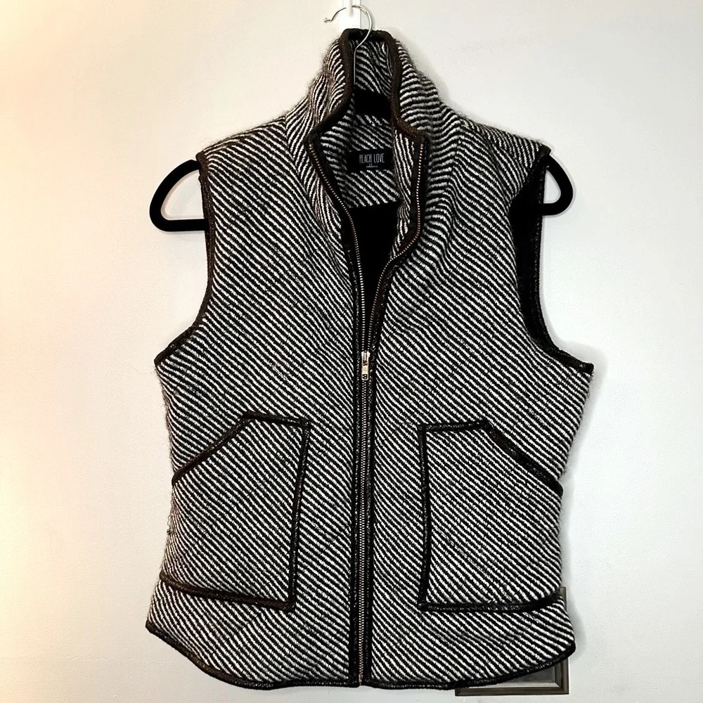 Peach Love California Black and White Vest - Picture 1 of 7